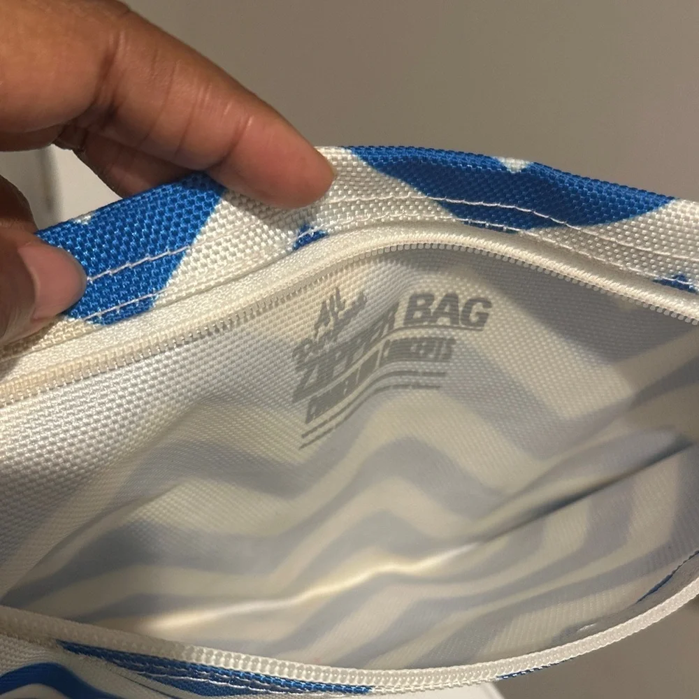 ALOHA Collection Blue and White Zipper Bag
